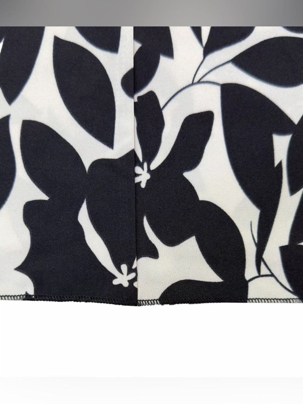 Black & White Floral Maxi Skirt – Size Large – EUC – Flowy & Versatile 🖤🤍 - Picture 4 of 6